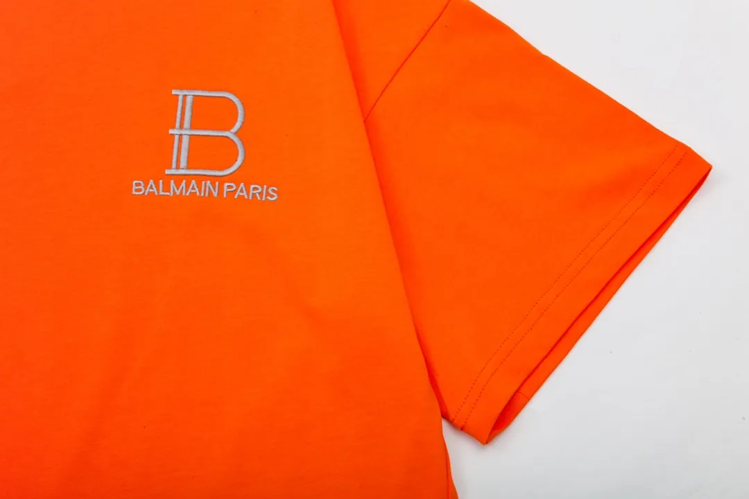 BALMAIN Big B letter embroidery🪡 The large logo is exquisitely upgraded, inspired by the original Retro fabric in the 1980s. Official Same Style short-sleeved T-shirt. Customized. Gram-dyed fabric. Very comfortable to the touch. Latest brick cabinet synchronization for spring and summer. Fashionable and personalized. Super Versatile looks good. Very suitable for both men and women. Must-have style. Tag. Collar label. Washed wheat. Complete with three labels. Color: Orange Size: XS~L